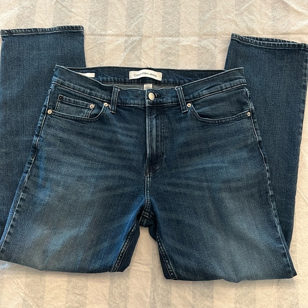 Calvin Klein 34x30 Straight Medium/Dark Wash